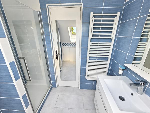 Maison
         5 pièces
        - 134 m² 349 700 €*