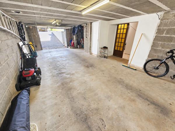 Maison
         5 pièces
        - 134 m² 349 700 €*
