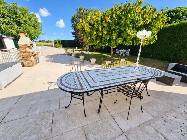 Maison
         5 pièces
        - 134 m² 349 700 €*
