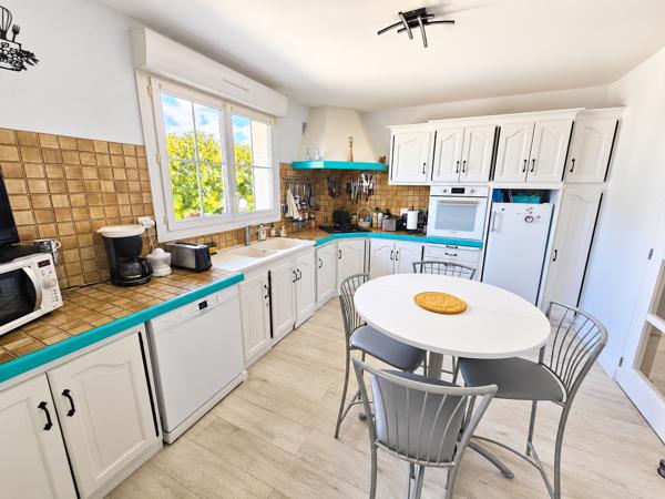 Maison
         5 pièces
        - 134 m² 349 700 €*