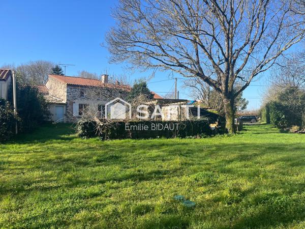 Maison de caractère en pierre – Montaigu-Vendée – Dépendances et grand terrain