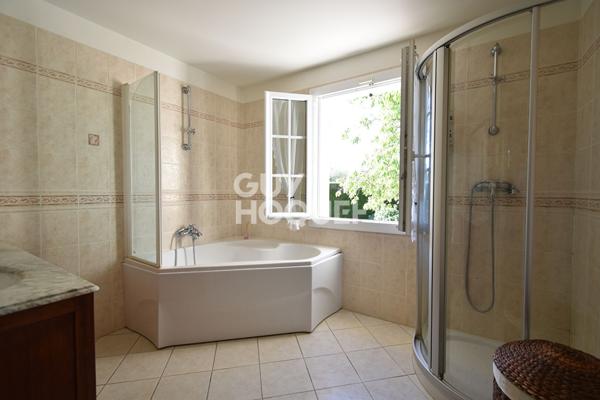 CHAUMES EN BRIE. MAISON INDIVIDUELLE DE CARACTERE.