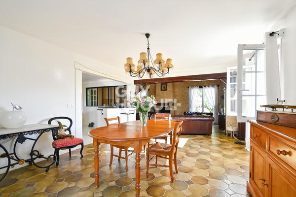 CHAUMES EN BRIE. MAISON INDIVIDUELLE DE CARACTERE.