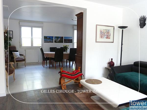 LARMOR-PLAGE: TRES BELLES PRESTATIONS POUR CETTE LUMINEUSE MAISON - 4 CHAMBRES.