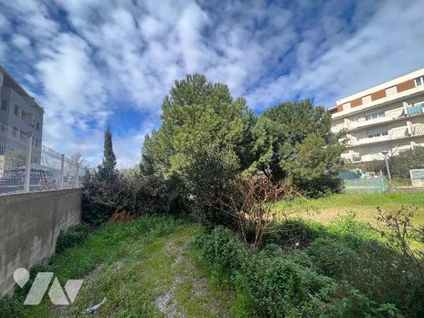  Terrain à Vendre à Perpignan (66000) en Pyrénées-Orientales (66)
l'immeuble bâti à un surface...