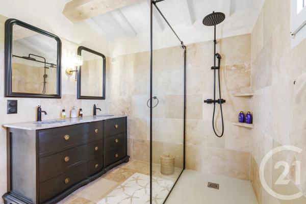 Maison à vendre  9 pièces - 200 m 2   LES ISSAMBRES  - 83