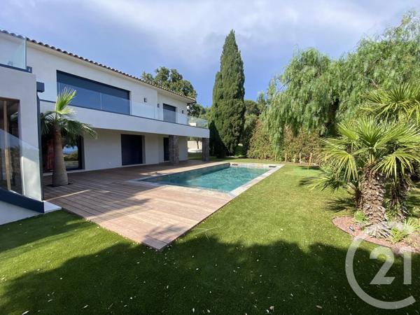 Maison à vendre  9 pièces - 200 m 2   LES ISSAMBRES  - 83
