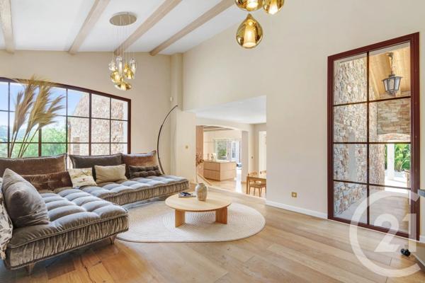 Maison à vendre  9 pièces - 200 m 2   LES ISSAMBRES  - 83