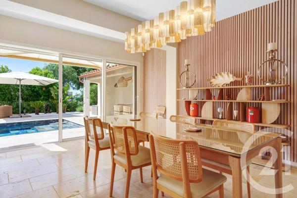 Maison à vendre  9 pièces - 200 m 2   LES ISSAMBRES  - 83