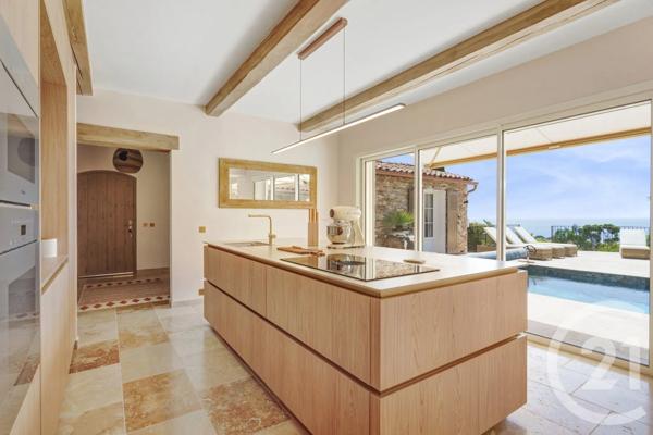 Maison à vendre  9 pièces - 200 m 2   LES ISSAMBRES  - 83