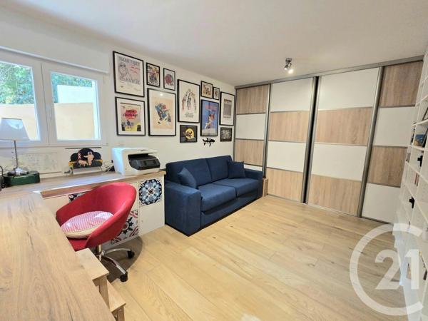 Appartement F5 à vendre  5 pièces - 130 m 2   ALLAUCH  - 13