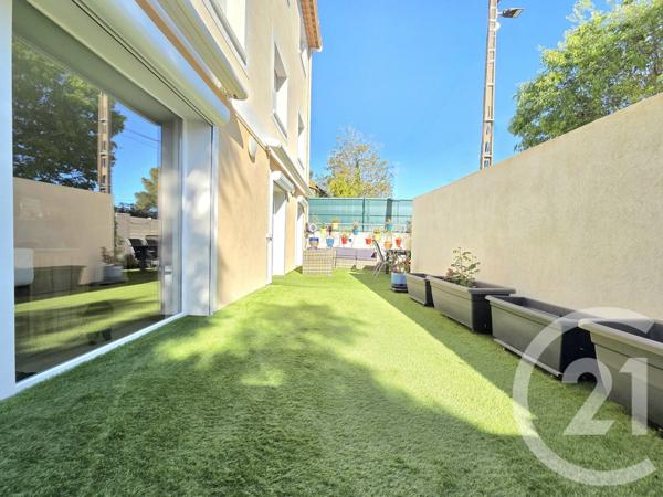 Appartement F5 à vendre  5 pièces - 130 m 2   ALLAUCH  - 13