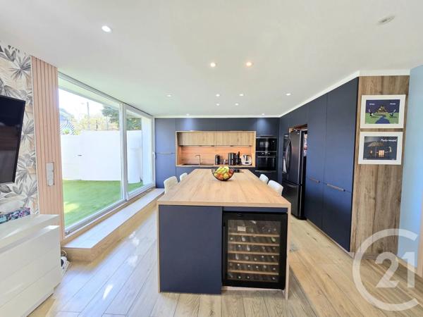 Appartement F5 à vendre  5 pièces - 130 m 2   ALLAUCH  - 13