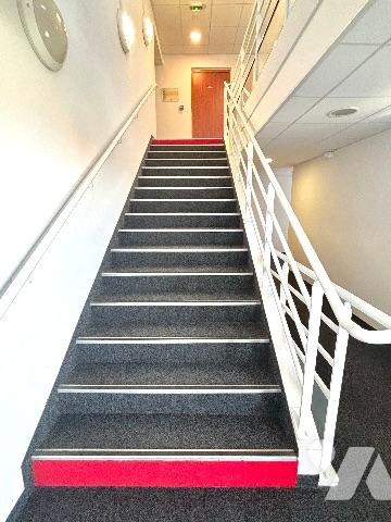 CHARTRES – PROCHE SORTIE AUTOROUTE, IDEAL PRIMO INVESTISSEURS 
STUDIO EQUIPE + PLACE DE PARKING