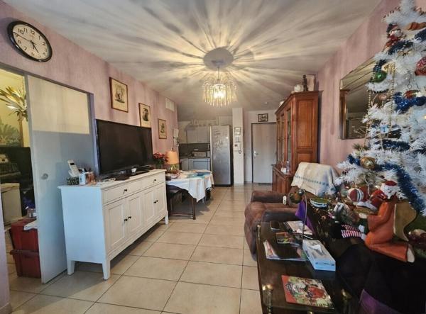 Appartement-57 m²-- Habitable de suite, terrasse.