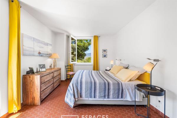 Corps de ferme rénové avec ses dépendances et piscine avec vue dominante