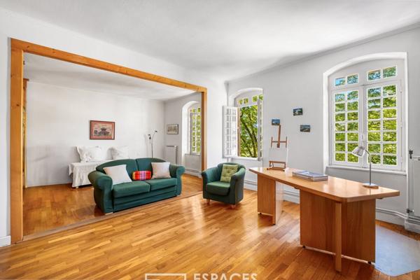 Corps de ferme rénové avec ses dépendances et piscine avec vue dominante