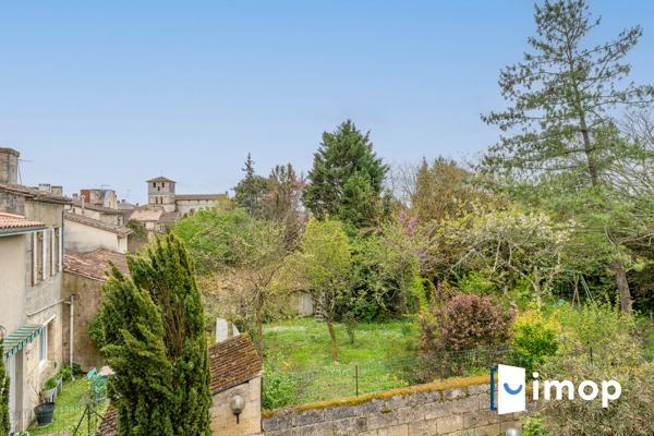 Somptueuse propriété en pierre datant de 1763, surface habitable de près de 400 m2 et jardin 1000m²