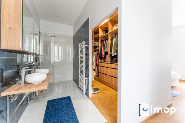 Somptueuse propriété en pierre datant de 1763, surface habitable de près de 400 m2 et jardin 1000m²