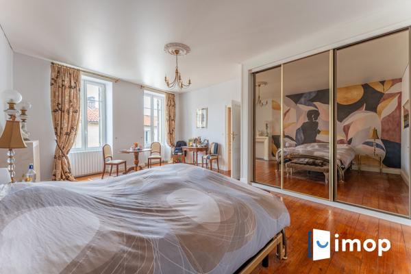 Somptueuse propriété en pierre datant de 1763, surface habitable de près de 400 m2 et jardin 1000m²