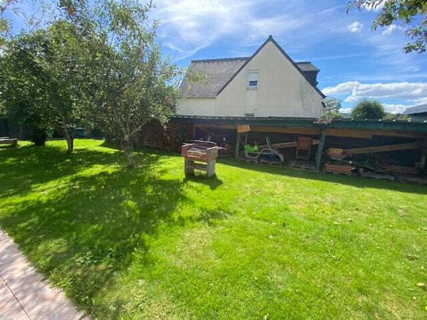 CONCARNEAU MAISON 5 pièces sur un très beau jardin de 891 m² .