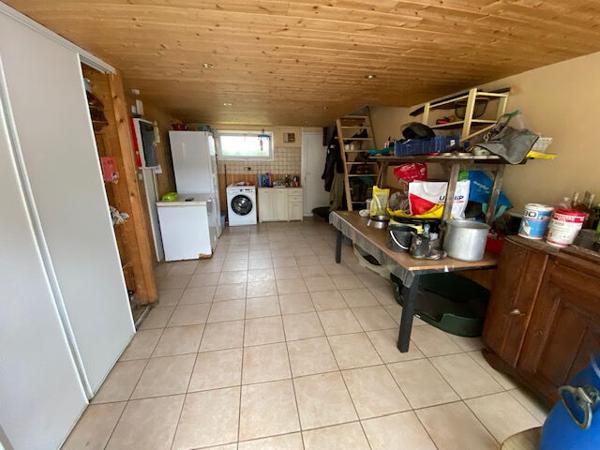 CONCARNEAU MAISON 5 pièces sur un très beau jardin de 891 m² .