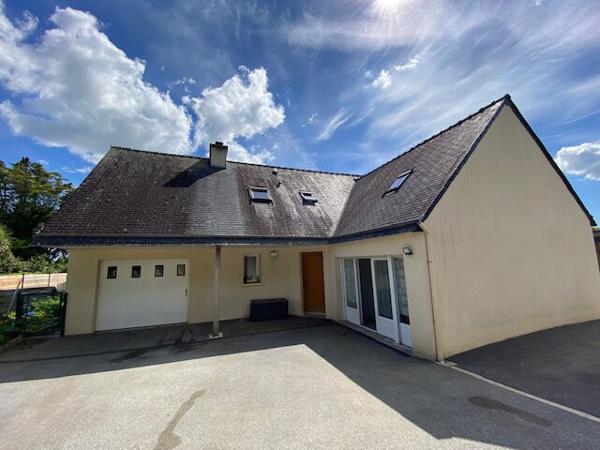 CONCARNEAU MAISON 5 pièces sur un très beau jardin de 891 m² .