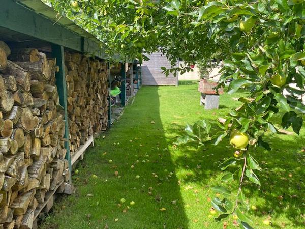CONCARNEAU MAISON 5 pièces sur un très beau jardin de 891 m² .