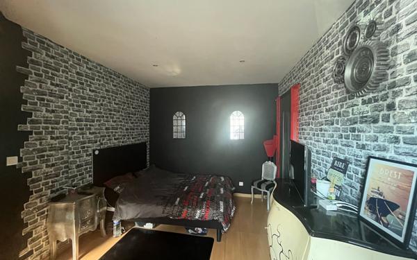 Maison à vendre    2 pièces • 151 m2 Lesneven