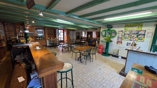 Bar-PMU et immeuble à fort potentiel - Usson du Poitou