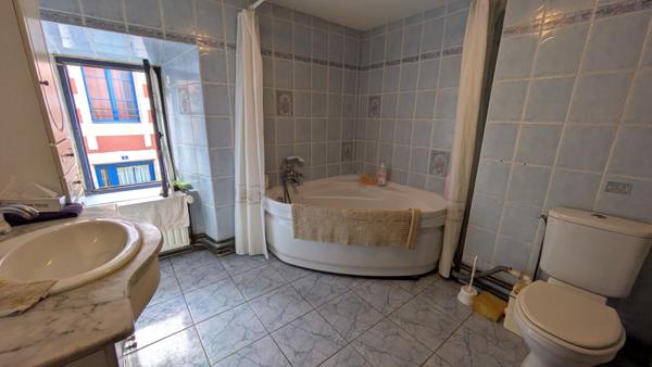 Bar-PMU et immeuble à fort potentiel - Usson du Poitou