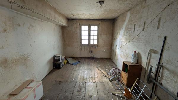 Bar-PMU et immeuble à fort potentiel - Usson du Poitou