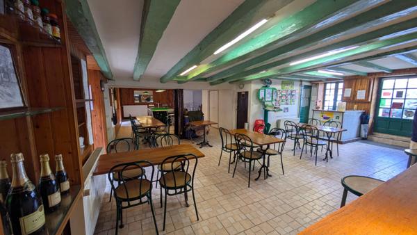 Bar-PMU et immeuble à fort potentiel - Usson du Poitou