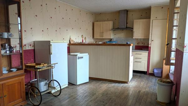 Bar-PMU et immeuble à fort potentiel - Usson du Poitou