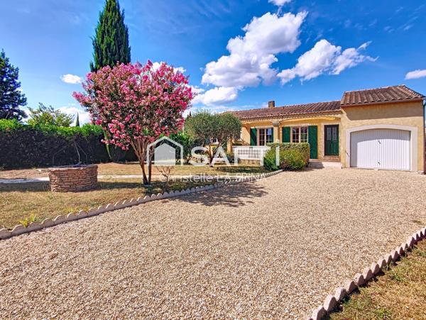 Maison de plain-pied avec jardin arboré et piscinable