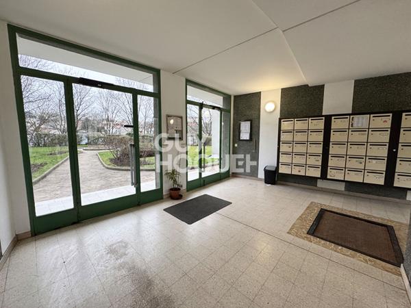 4 pièces avec balcon proche RER Laplace !