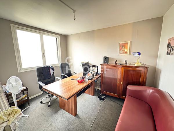 4 pièces avec balcon proche RER Laplace !