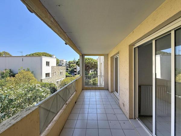 A vendre / Joli deux pièces avec terrasse