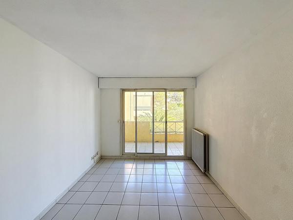 A vendre / Joli deux pièces avec terrasse