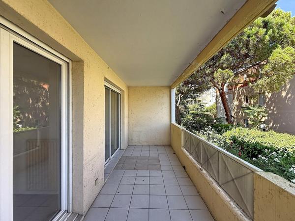 A vendre / Joli deux pièces avec terrasse
