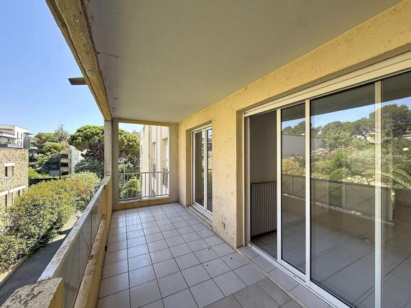 A vendre / Joli deux pièces avec terrasse