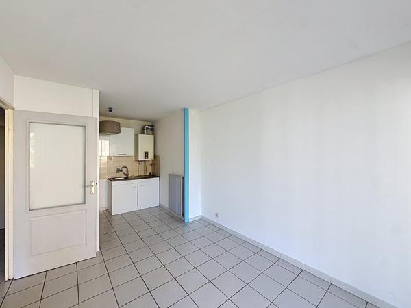 A vendre / Joli deux pièces avec terrasse