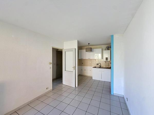 A vendre / Joli deux pièces avec terrasse