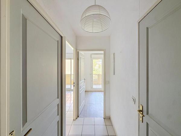 A vendre / Joli deux pièces avec terrasse