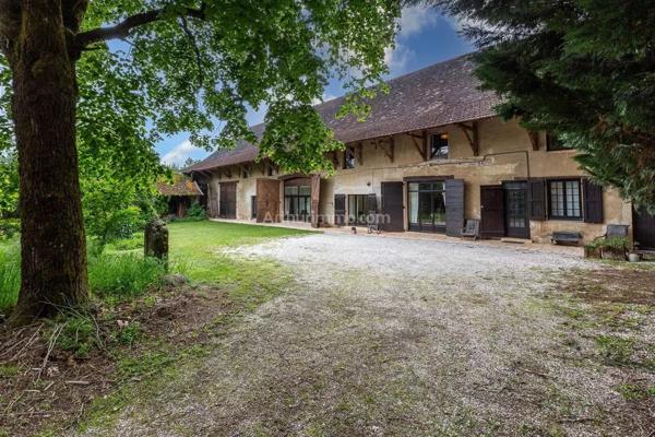 Vente Maison 15 pièces 460 m2 à Morestel