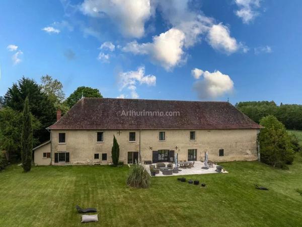 Vente Maison 15 pièces 460 m2 à Morestel