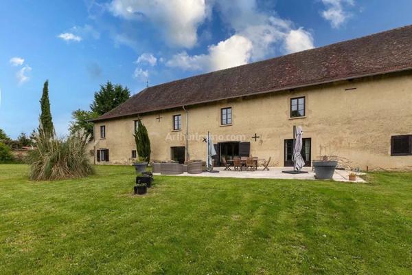 Vente Maison 15 pièces 460 m2 à Morestel