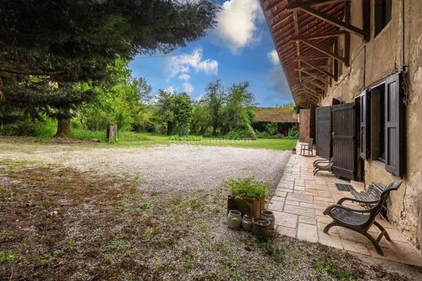 Vente Maison 15 pièces 460 m2 à Morestel