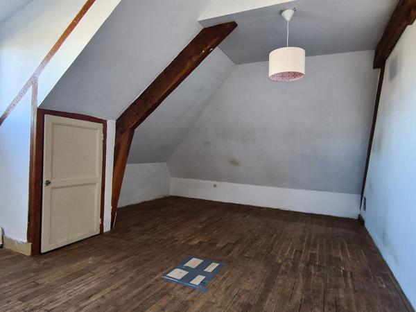 Maison à rénover sur la commune de Chaunay accès rapide N10 Angoulême Poitiers