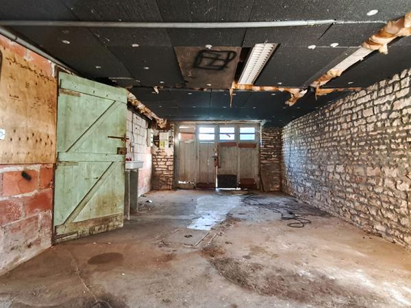 Maison à rénover sur la commune de Chaunay accès rapide N10 Angoulême Poitiers